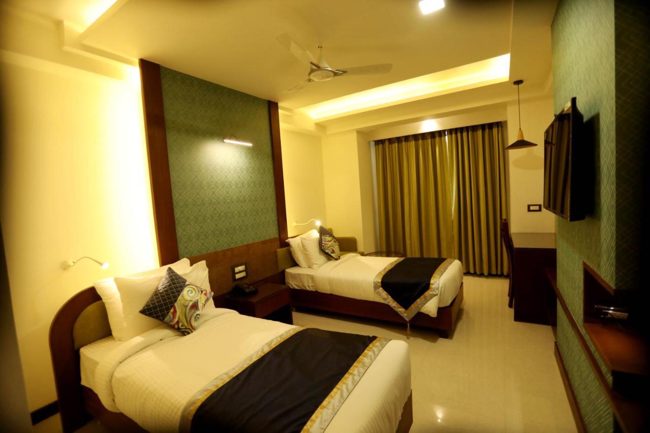 The Pinnacle Inn Sarnath Varanasi Exterior photo