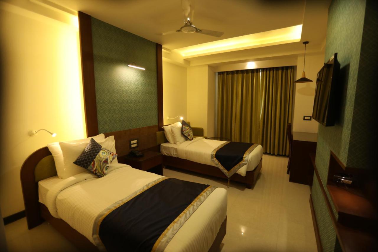 The Pinnacle Inn Sarnath Varanasi Exterior photo