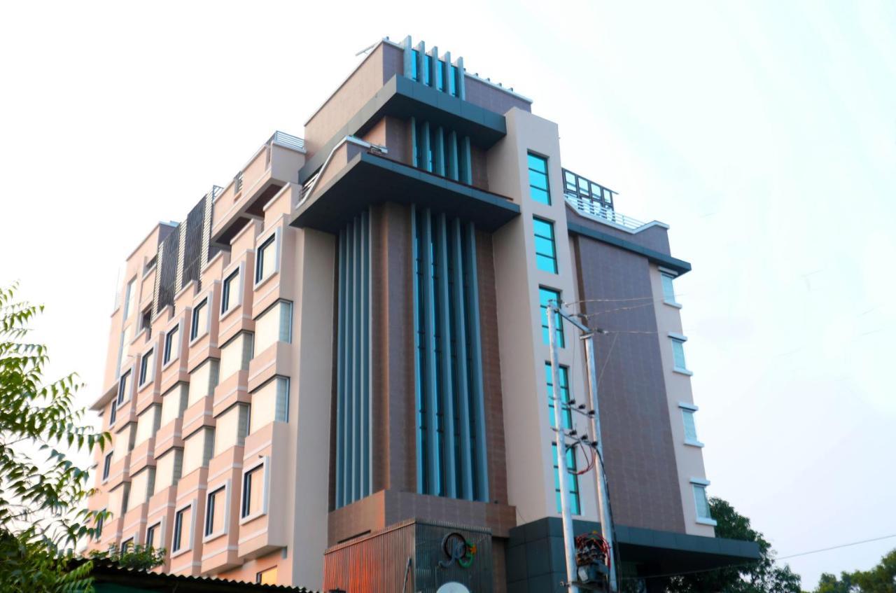 The Pinnacle Inn Sarnath Varanasi Exterior photo