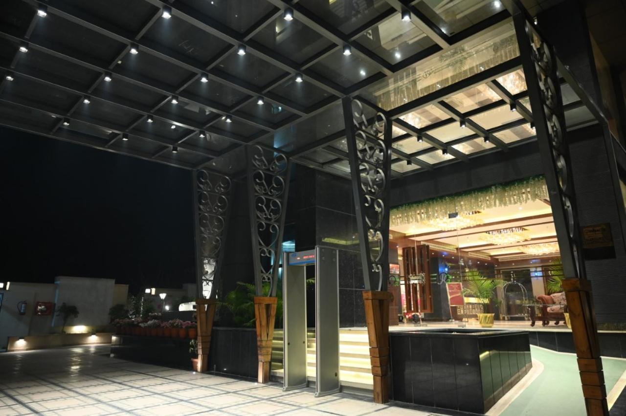 The Pinnacle Inn Sarnath Varanasi Exterior photo
